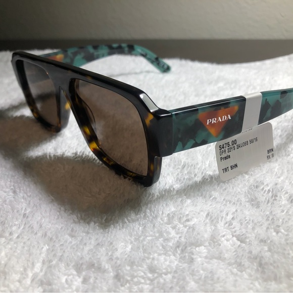 Prada - Picture 2 of 2